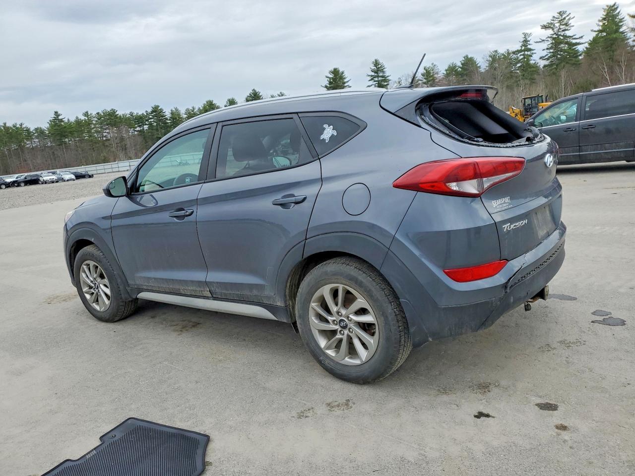 2017 HYUNDAI TUCSON SE photo 3