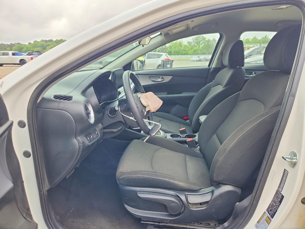 2024 KIA FORTE LXS photo 19