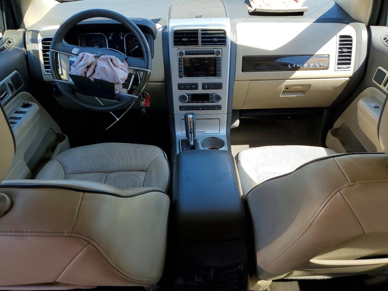 2010 LINCOLN TOWNHOUSE MKX photo 22