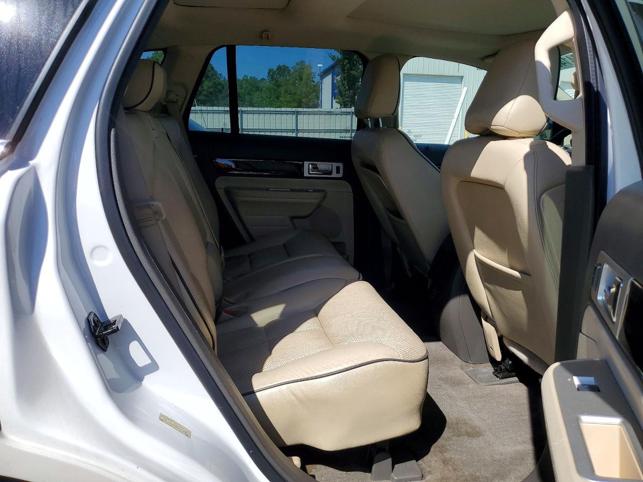 2010 LINCOLN TOWNHOUSE MKX photo 31