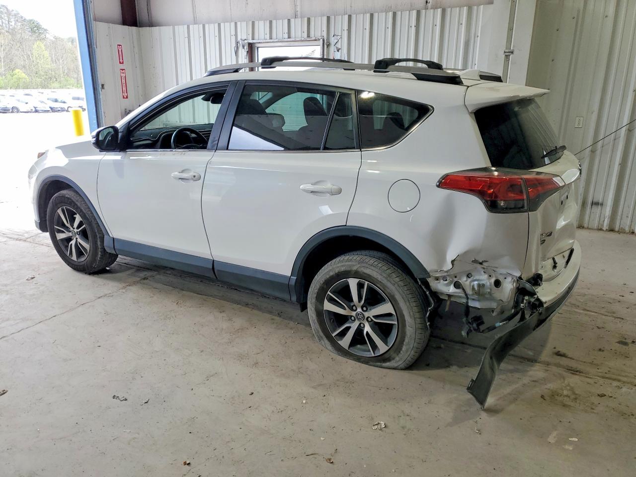 2018 TOYOTA RAV4 XLE photo 4