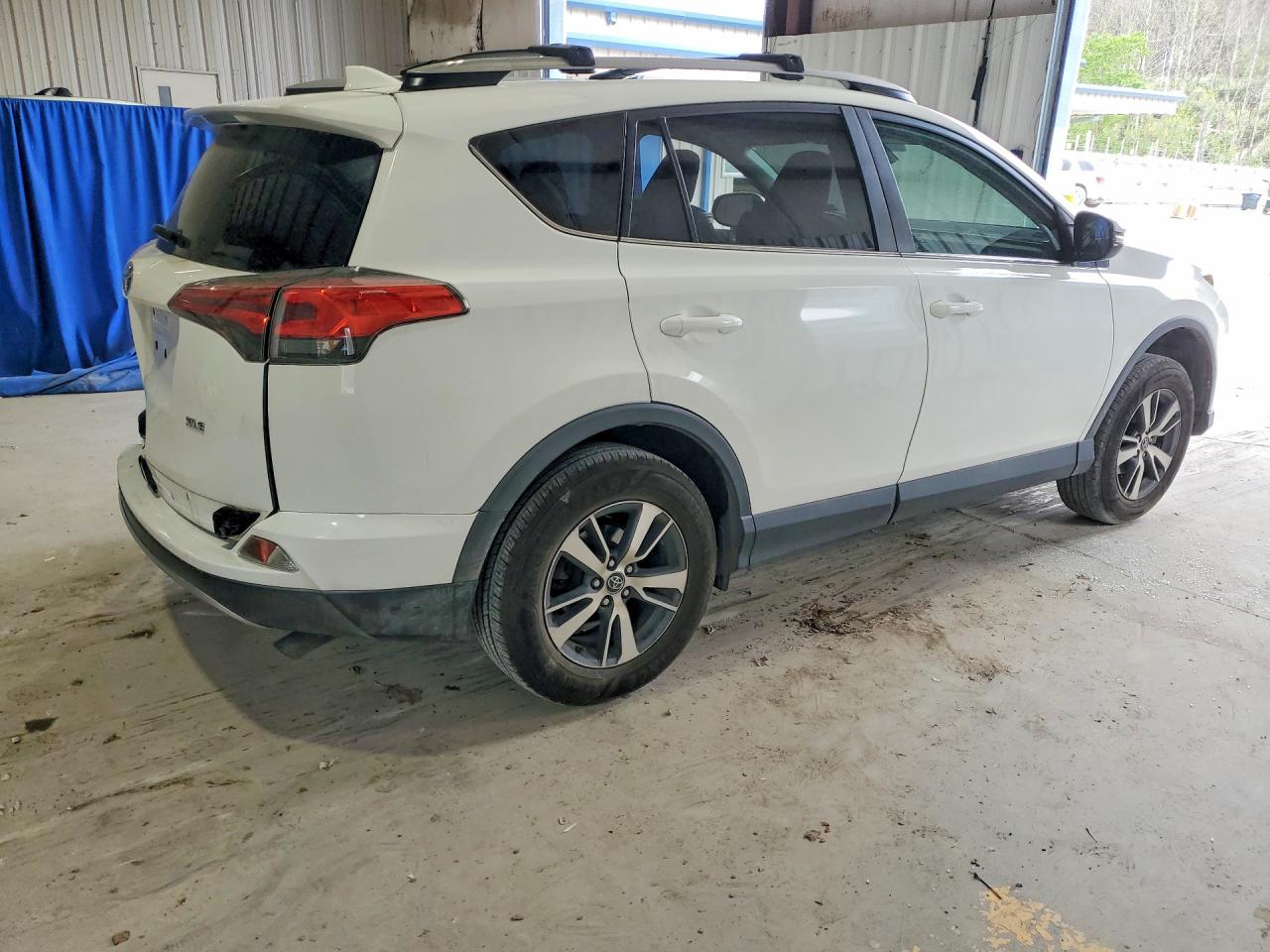 2018 TOYOTA RAV4 XLE photo 7