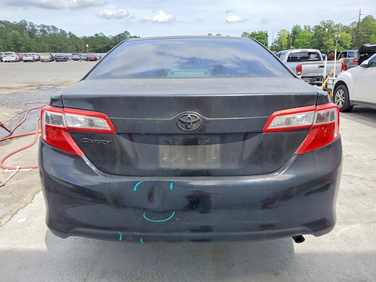 2014 TOYOTA CAMRY L photo 11