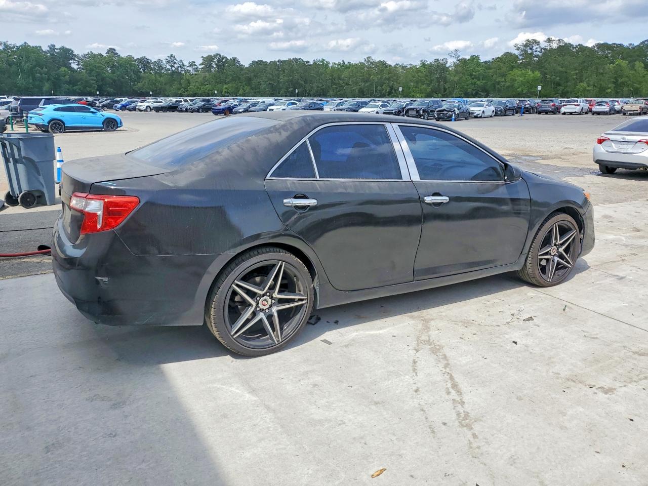 2014 TOYOTA CAMRY L photo 5