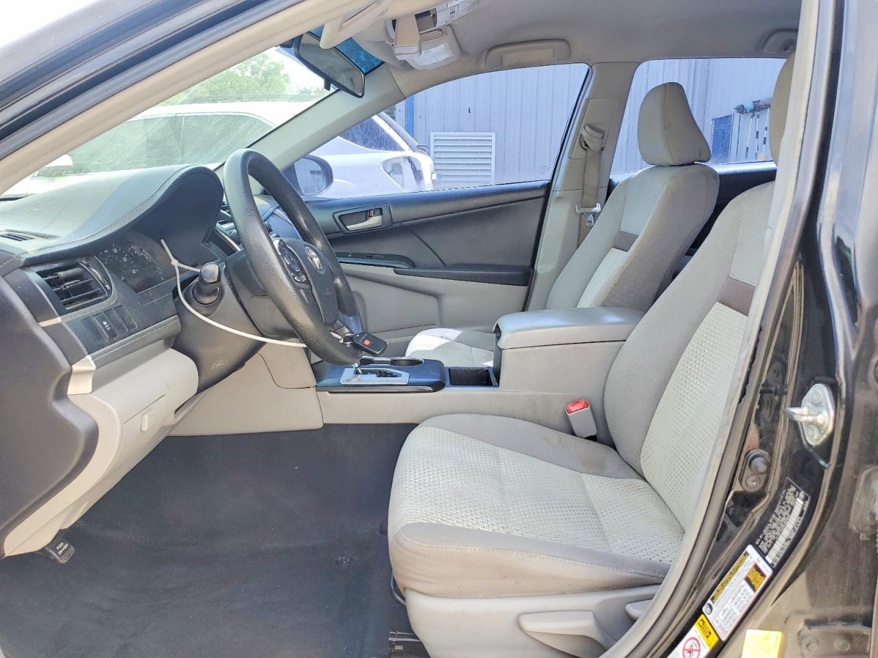 2014 TOYOTA CAMRY L photo 13