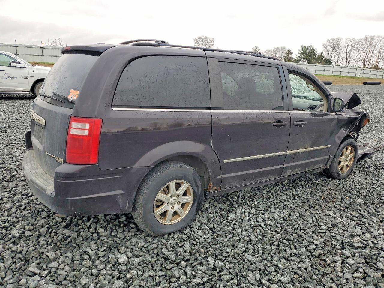 2010 CHRYSLER TOWN & COUNTRY TOURING photo 3