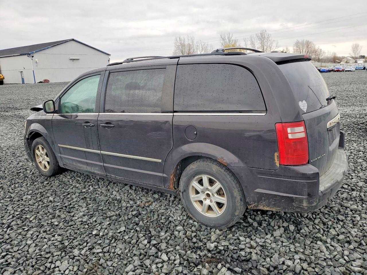 2010 CHRYSLER TOWN & COUNTRY TOURING photo 2
