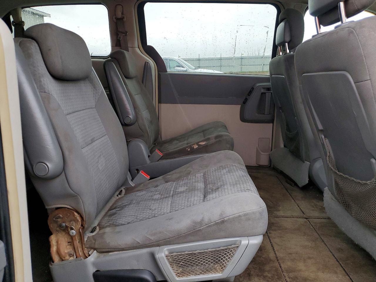 2010 CHRYSLER TOWN & COUNTRY TOURING photo 11