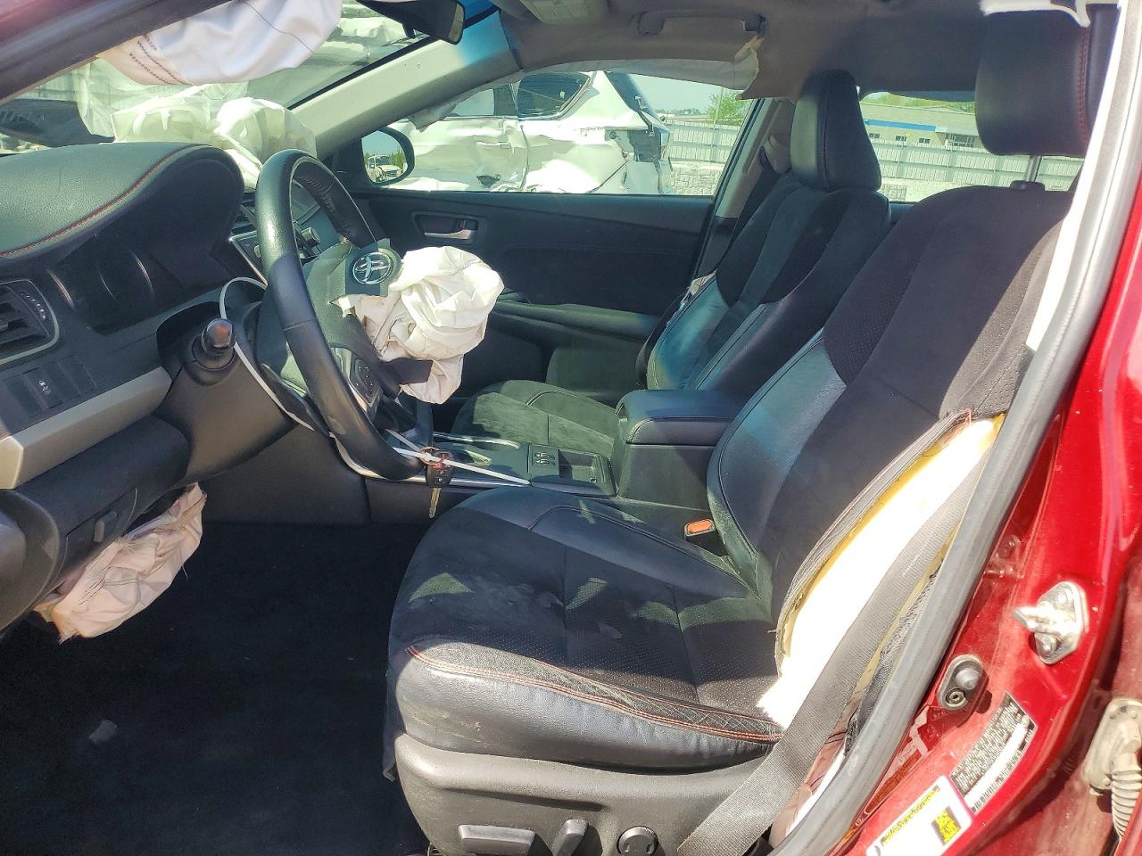 2016 TOYOTA CAMRY XSE photo 13