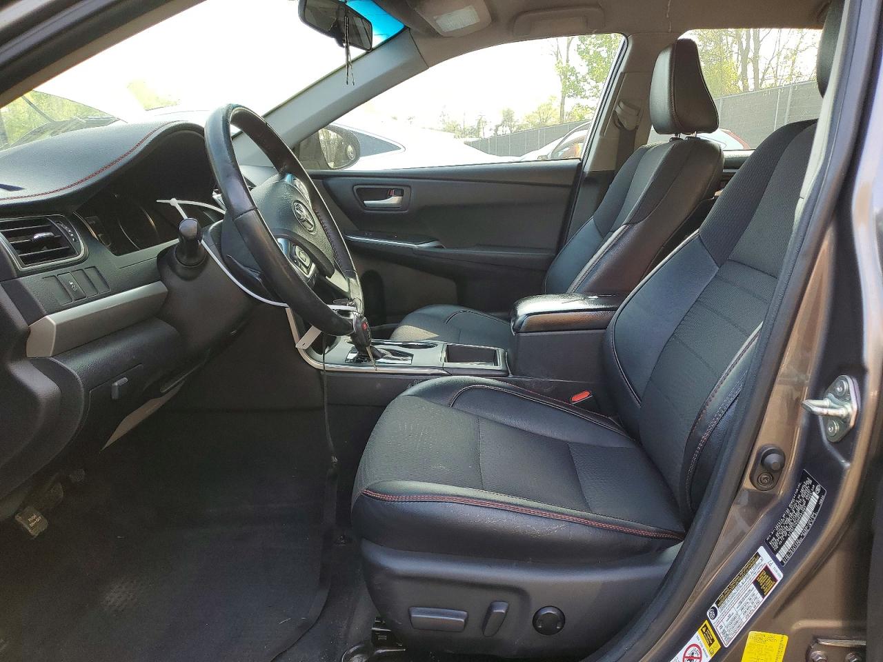 2017 TOYOTA CAMRY SE photo 19