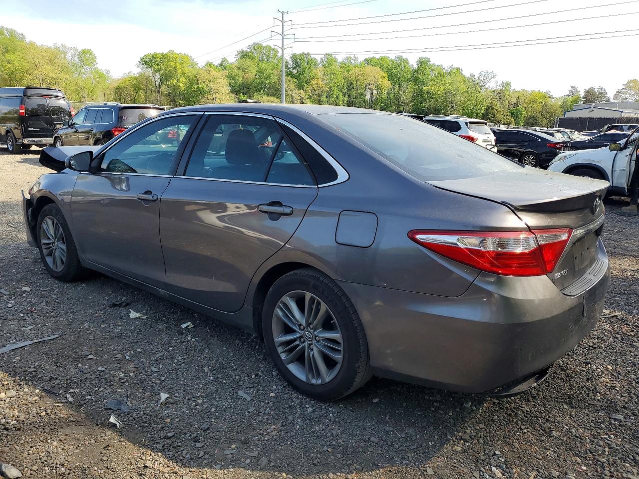 2017 TOYOTA CAMRY SE photo 4