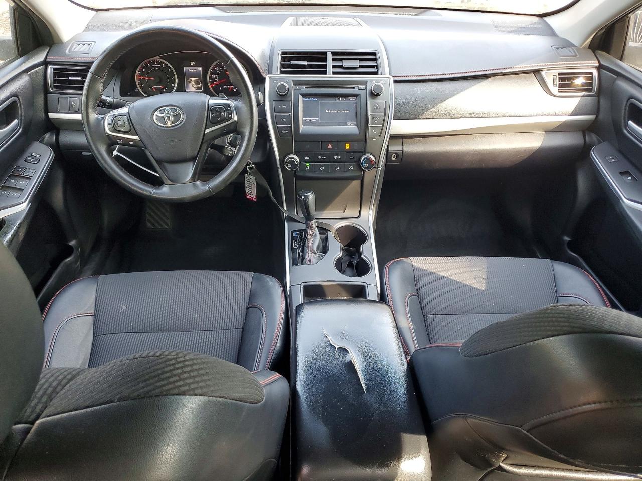 2017 TOYOTA CAMRY SE photo 22