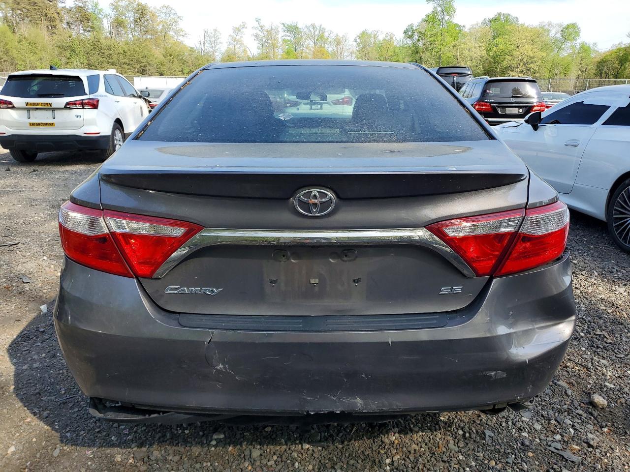 2017 TOYOTA CAMRY SE photo 16
