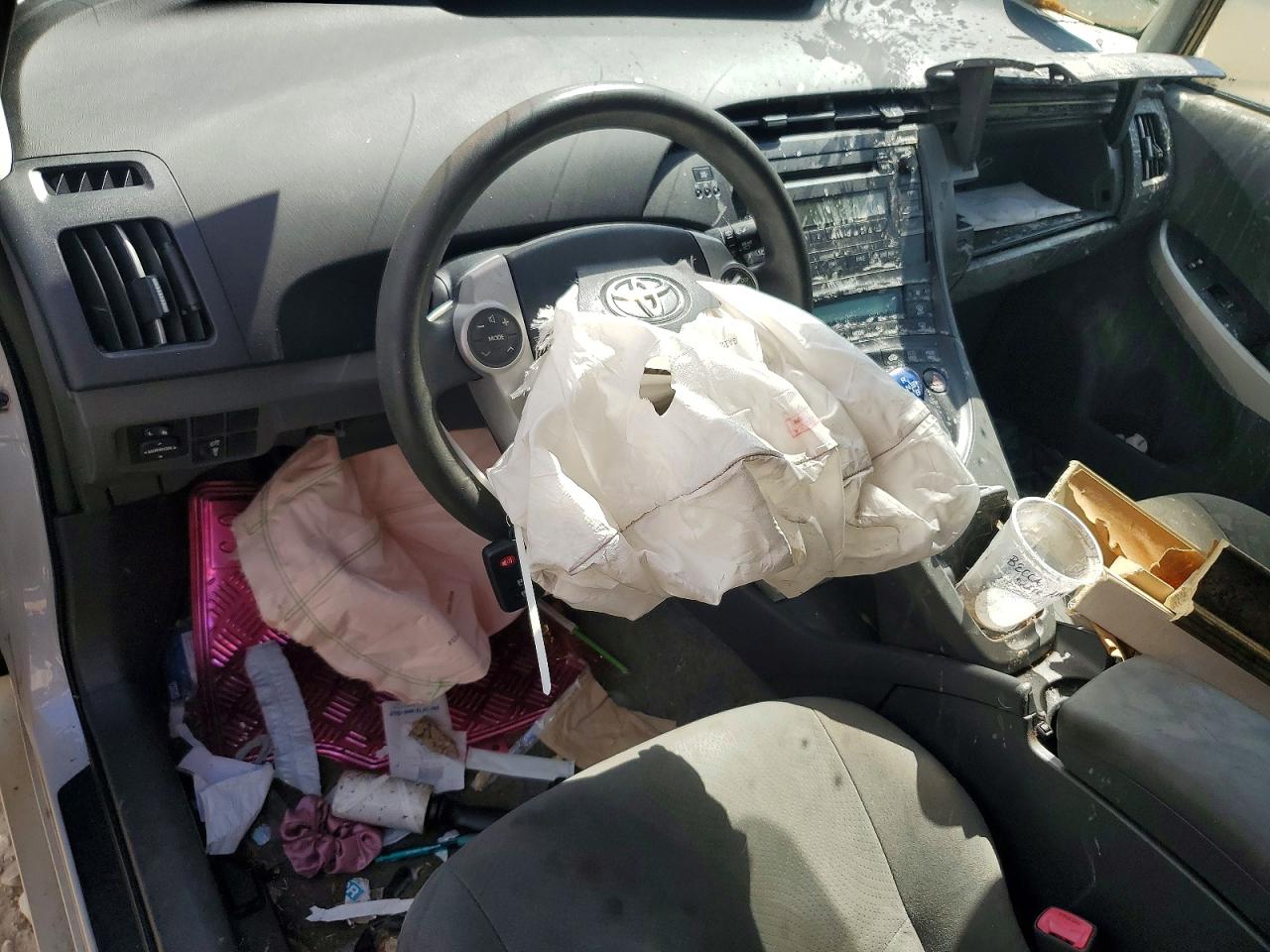 2011 TOYOTA PRIUS TWO photo 15