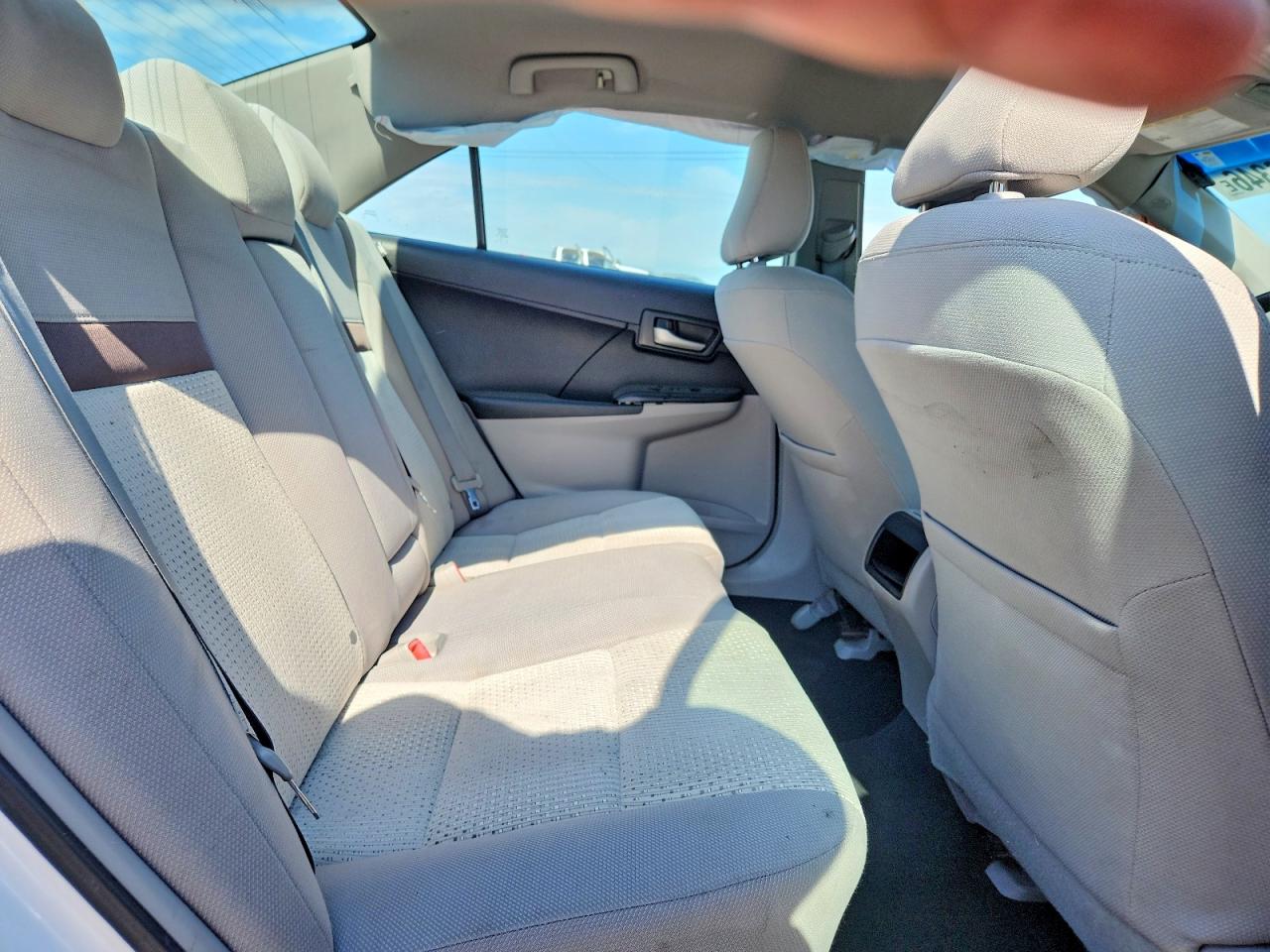 2012 TOYOTA CAMRY LE photo 28