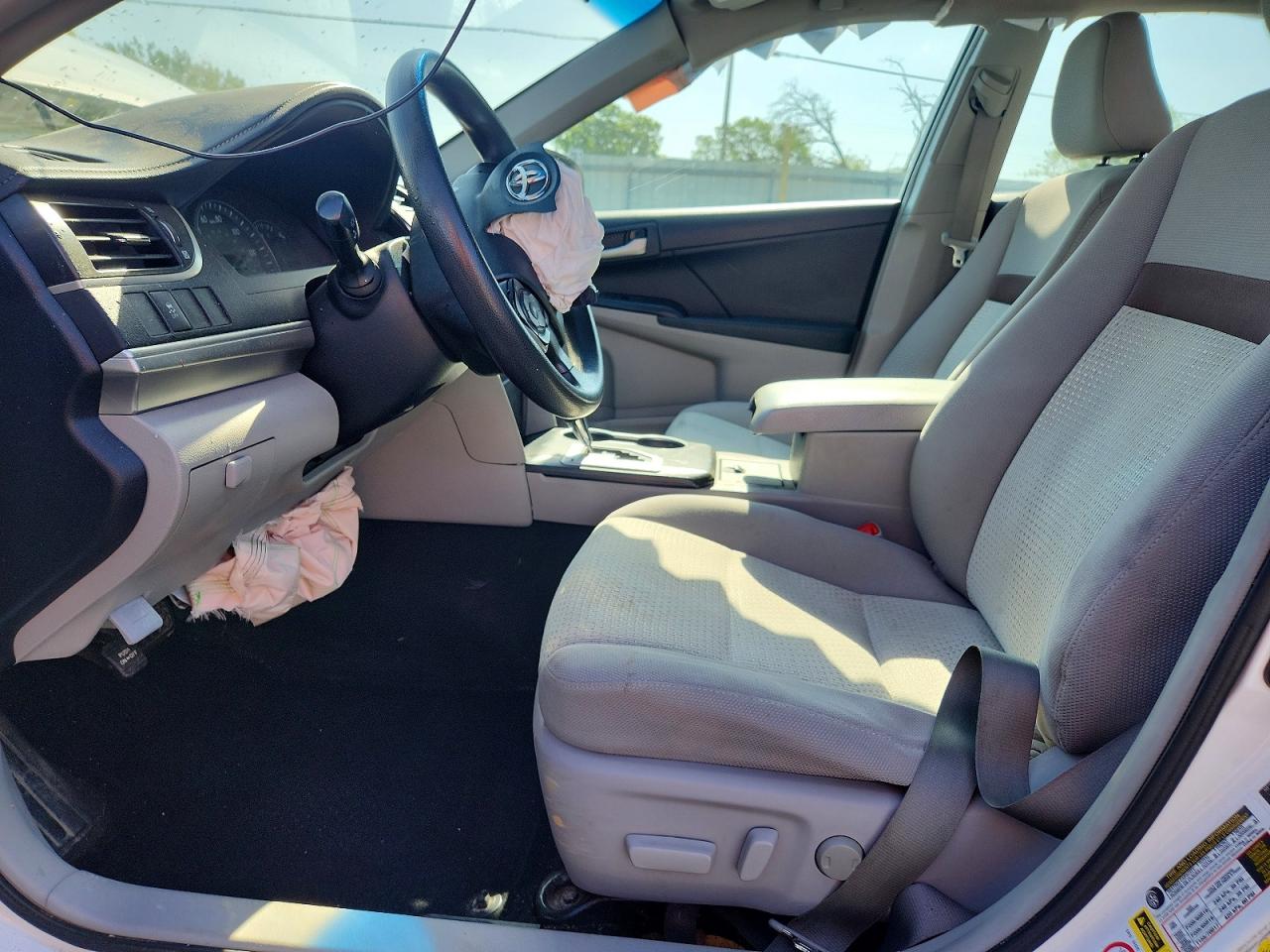 2012 TOYOTA CAMRY LE photo 19