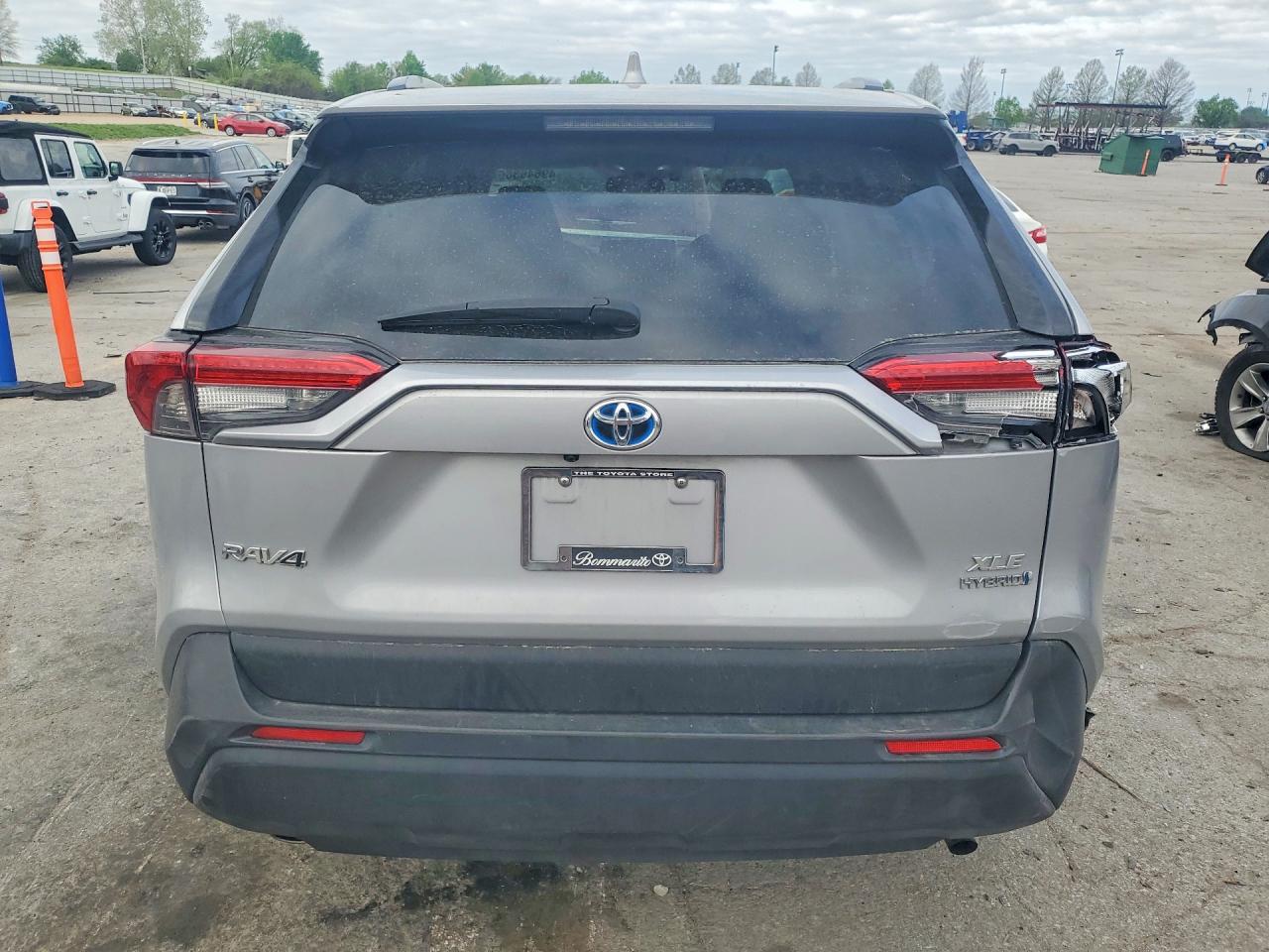 2024 TOYOTA RAV4 XLE PREMIUM photo 11