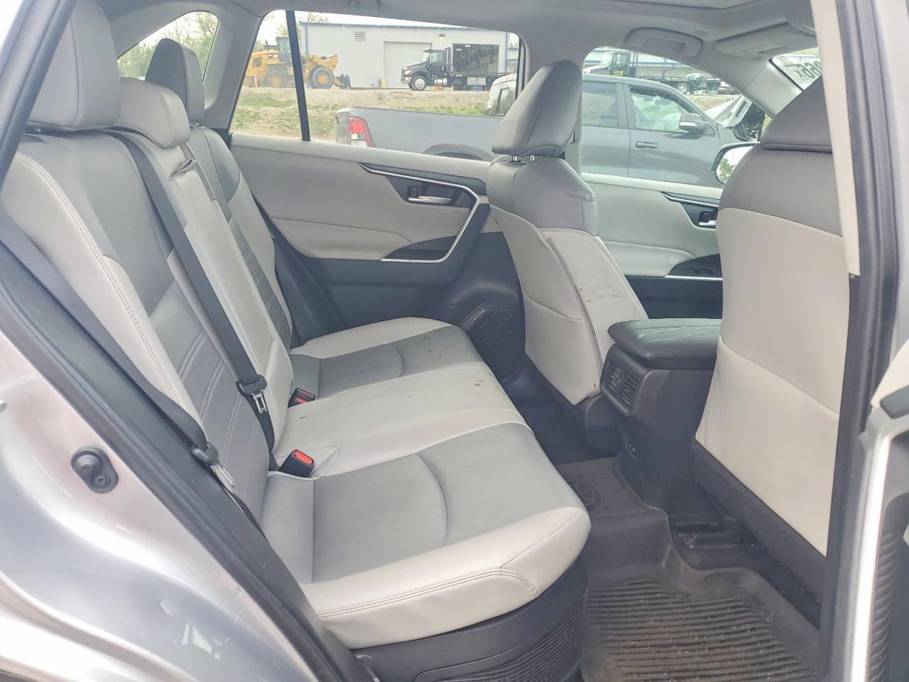 2024 TOYOTA RAV4 XLE PREMIUM photo 21