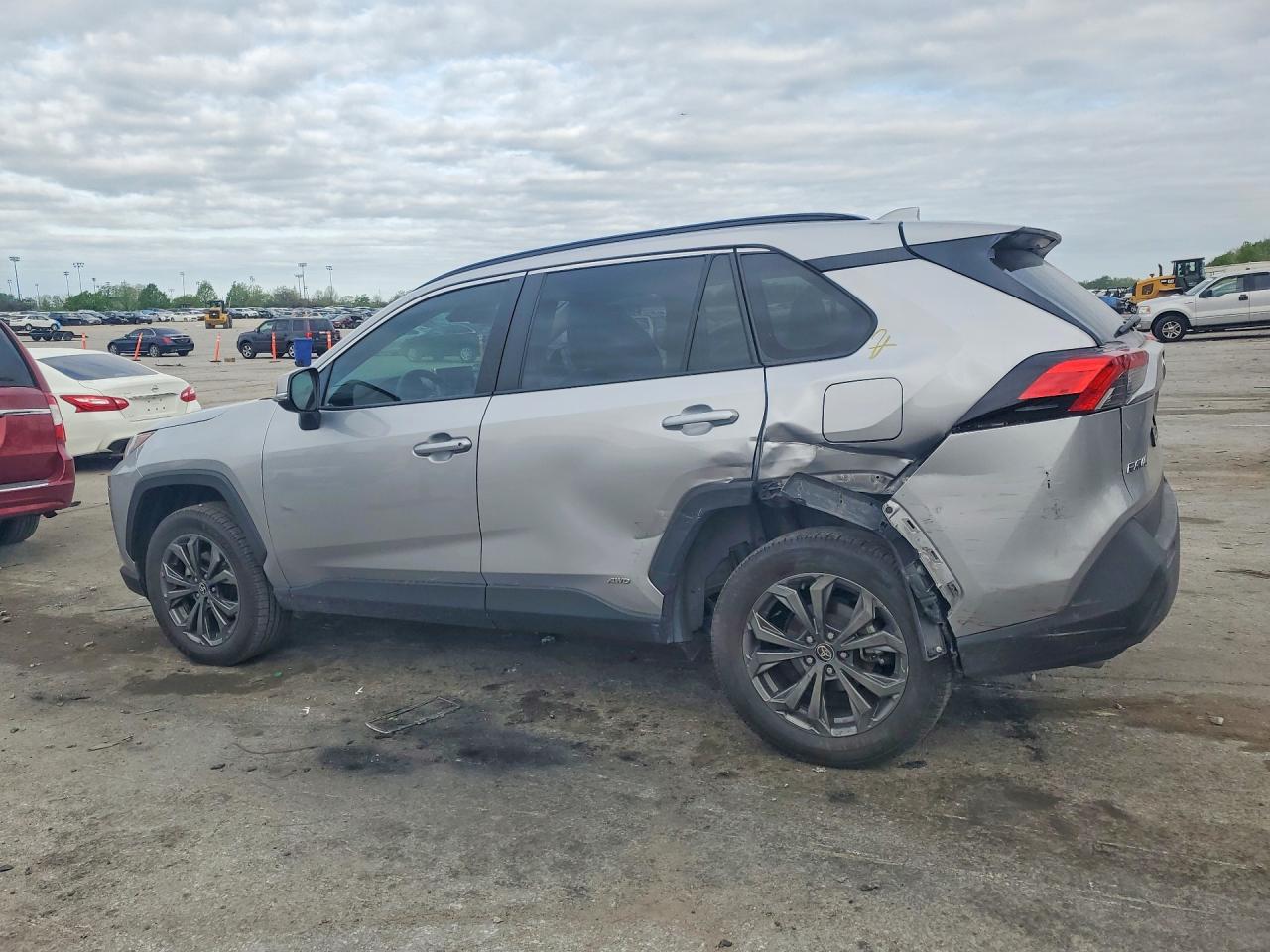 2024 TOYOTA RAV4 XLE PREMIUM photo 3