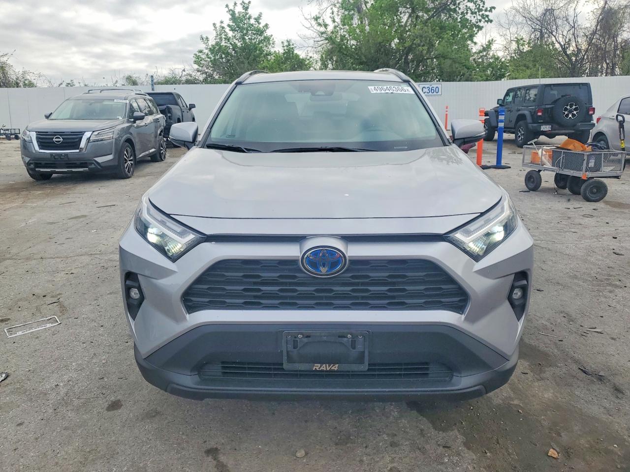 2024 TOYOTA RAV4 XLE PREMIUM photo 9