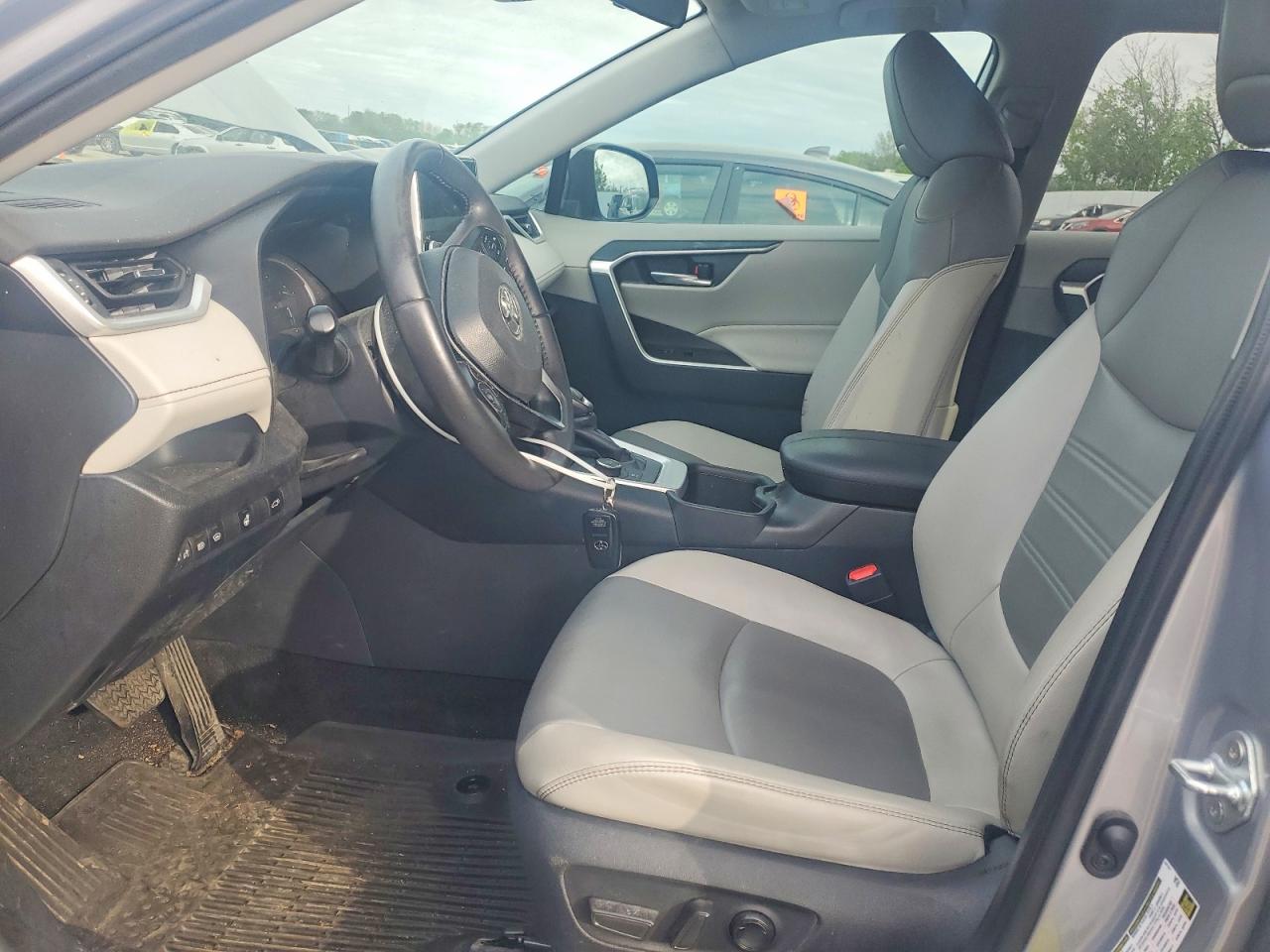 2024 TOYOTA RAV4 XLE PREMIUM photo 13