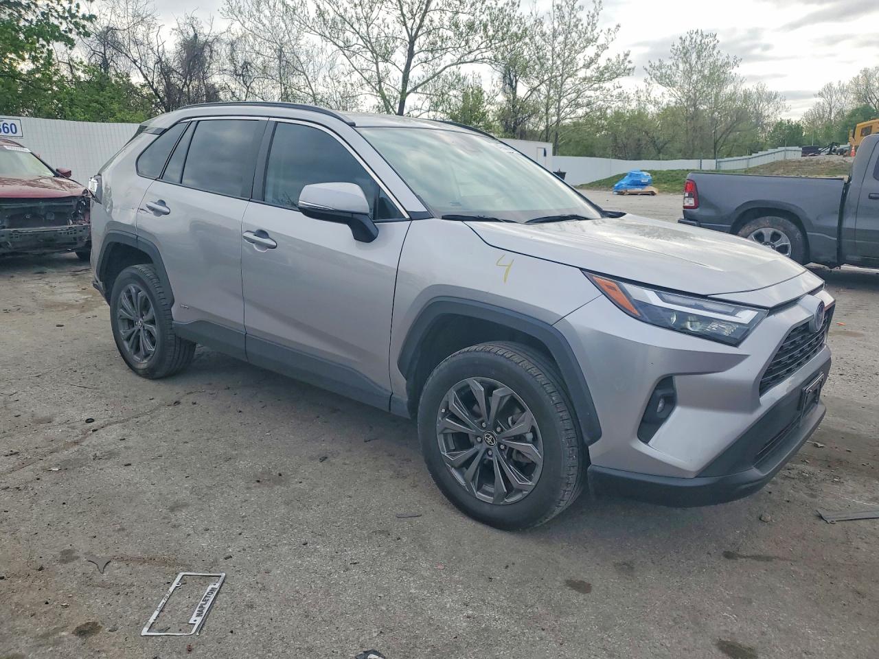 2024 TOYOTA RAV4 XLE PREMIUM photo 7