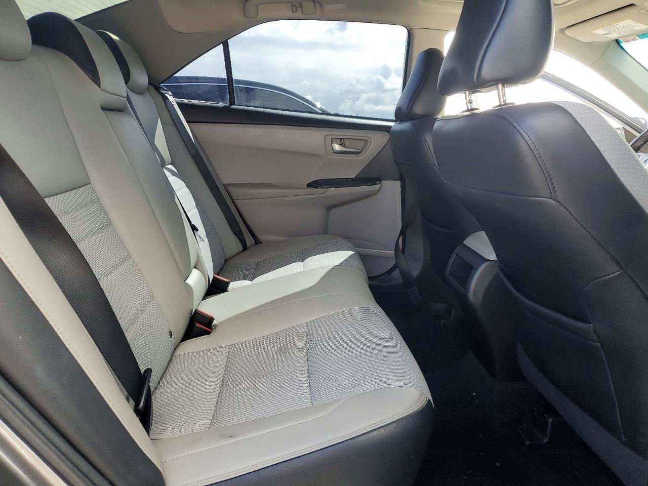 2016 TOYOTA CAMRY SE photo 19