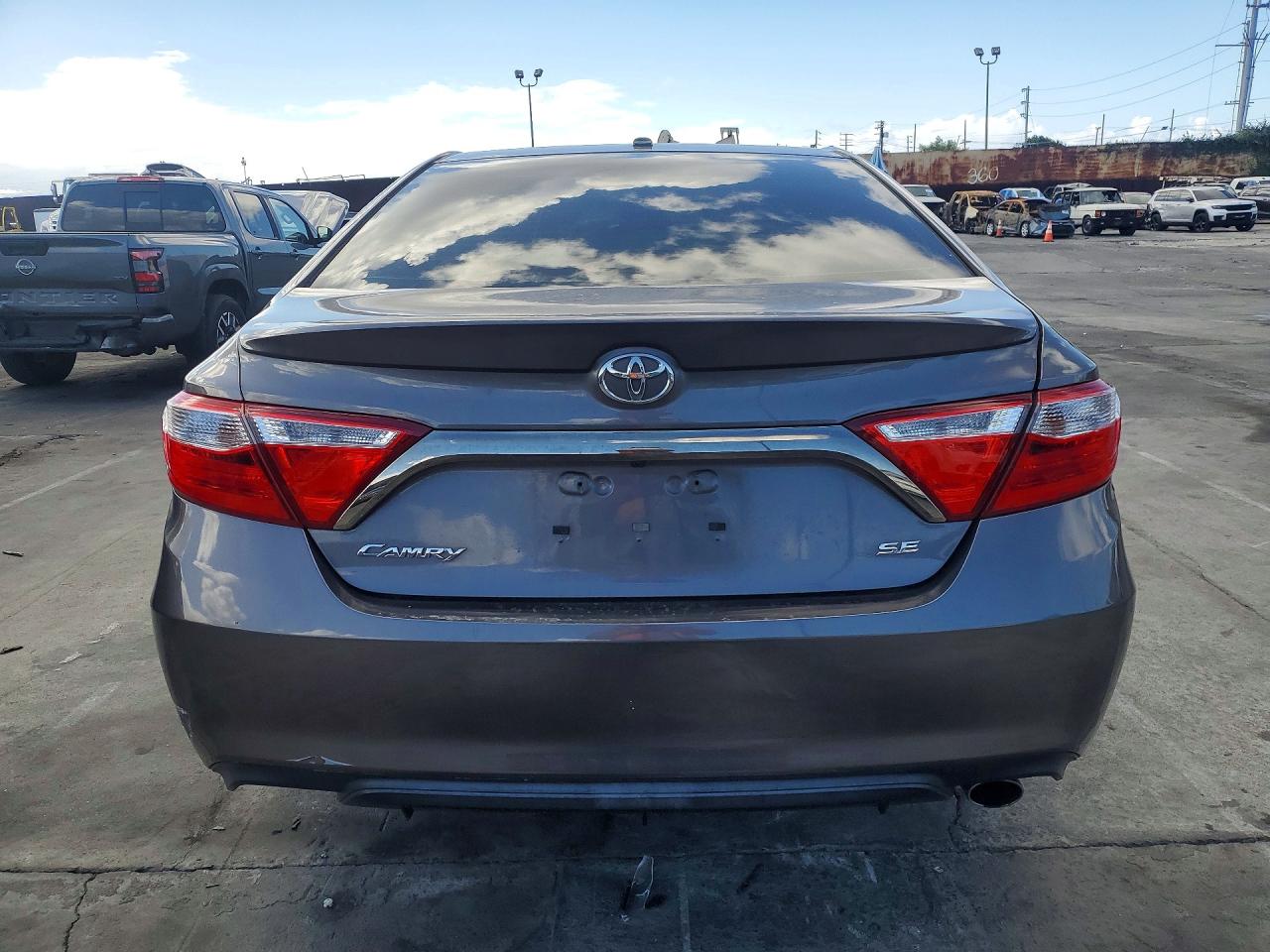 2016 TOYOTA CAMRY SE photo 11