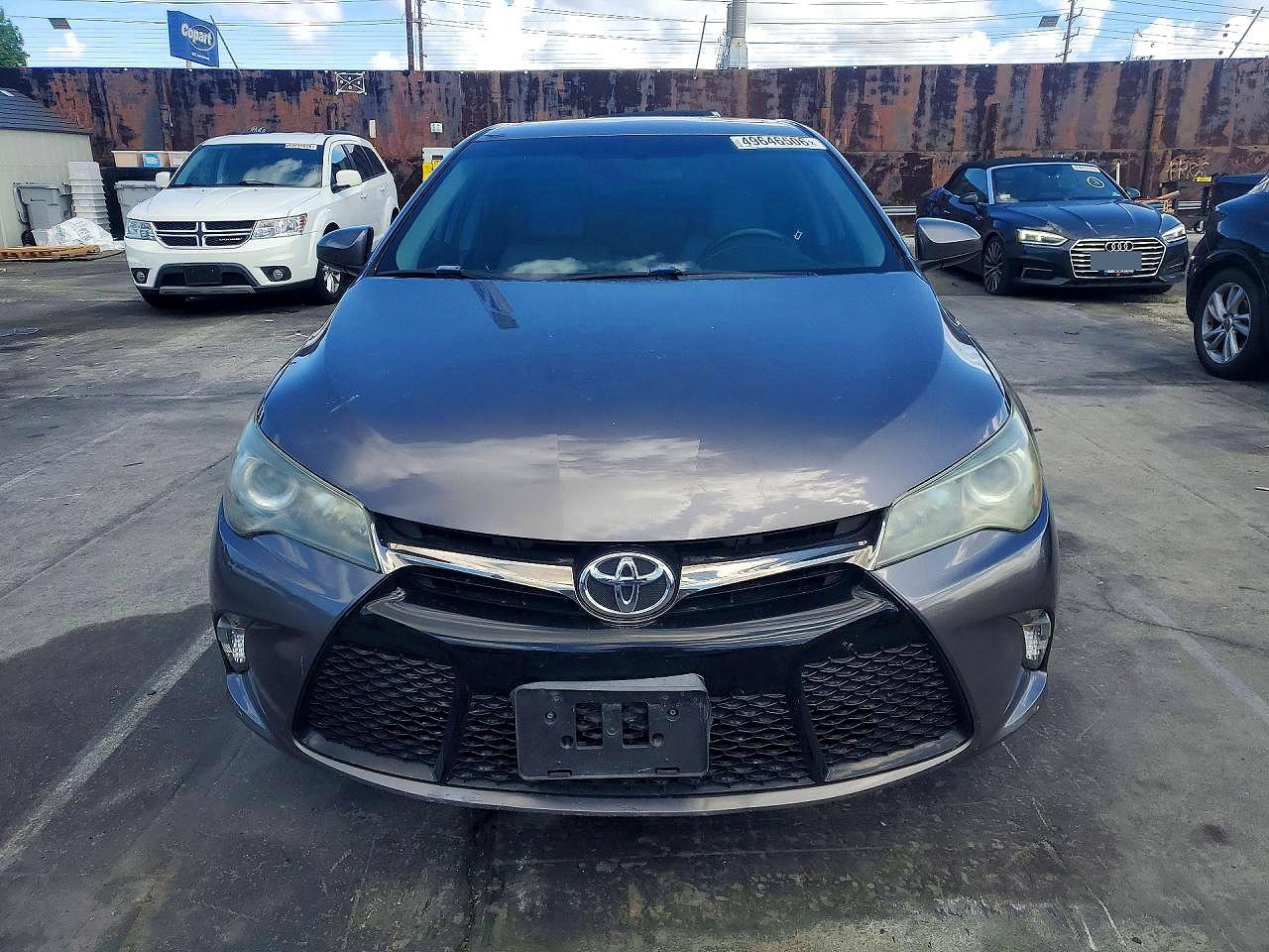 2016 TOYOTA CAMRY SE photo 9