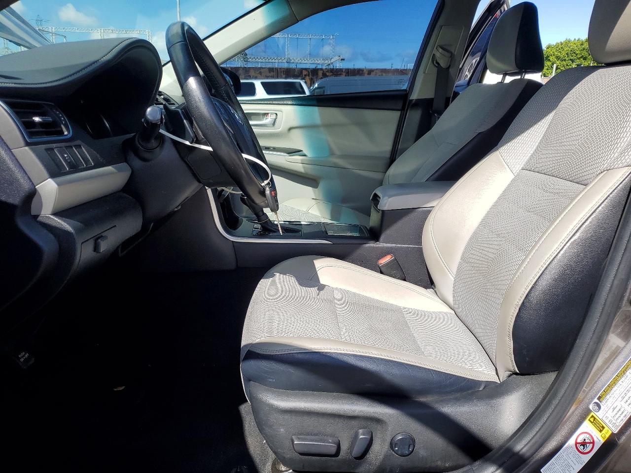 2016 TOYOTA CAMRY SE photo 13