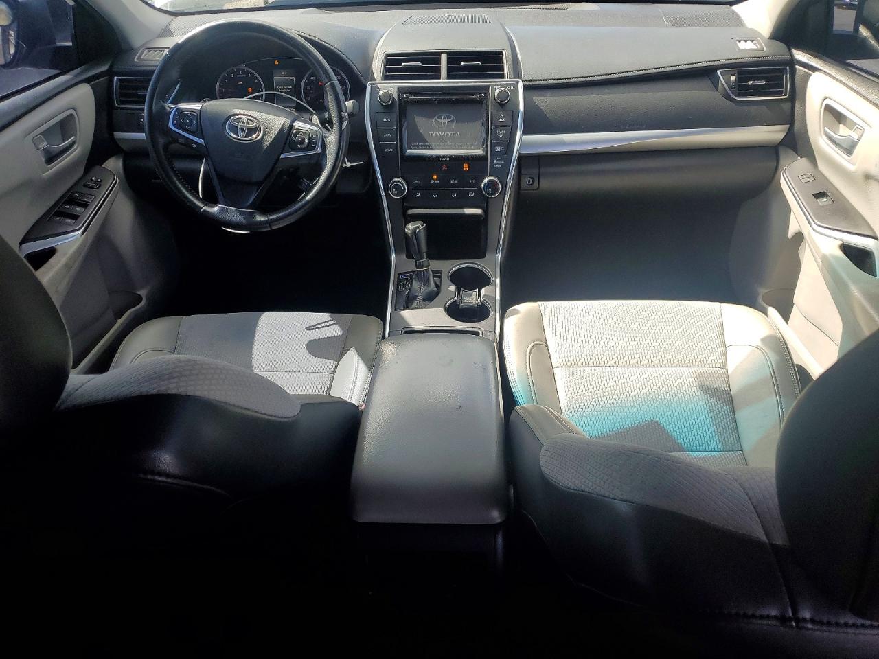 2016 TOYOTA CAMRY SE photo 15