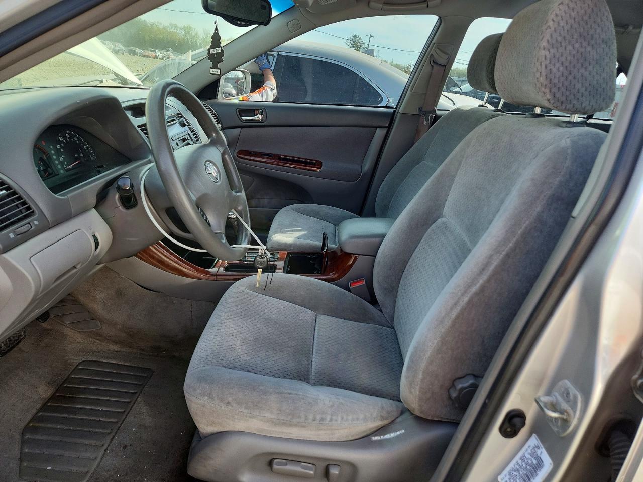 2003 TOYOTA CAMRY XLE photo 13