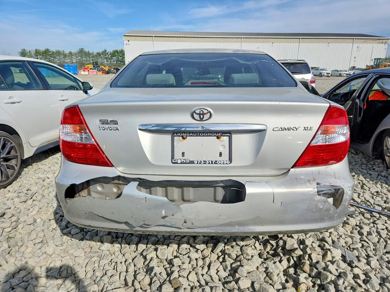2003 TOYOTA CAMRY XLE photo 11