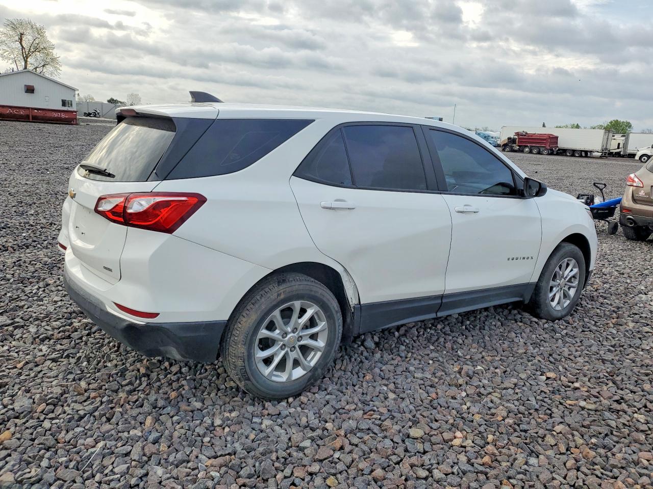 2020 CHEVROLET EQUINOX LS photo 3