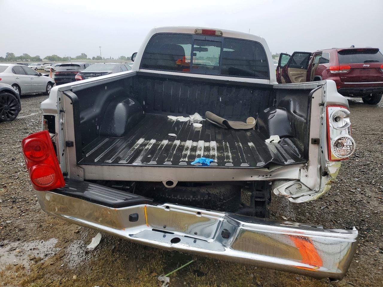 2005 DODGE DAKOTA QUAD SLT photo 11