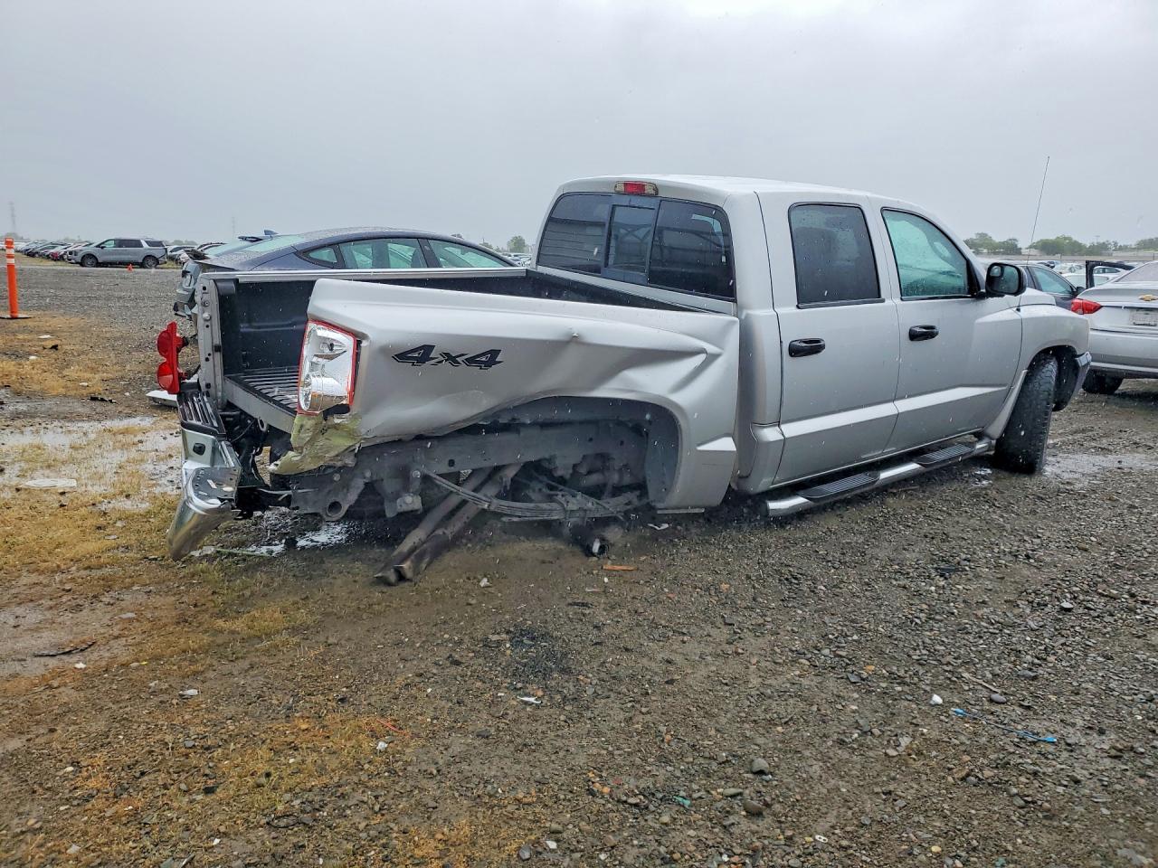 2005 DODGE DAKOTA QUAD SLT photo 5