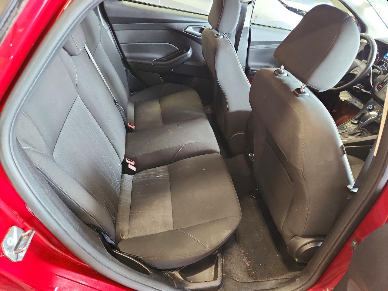 2015 FORD FOCUS SE photo 19