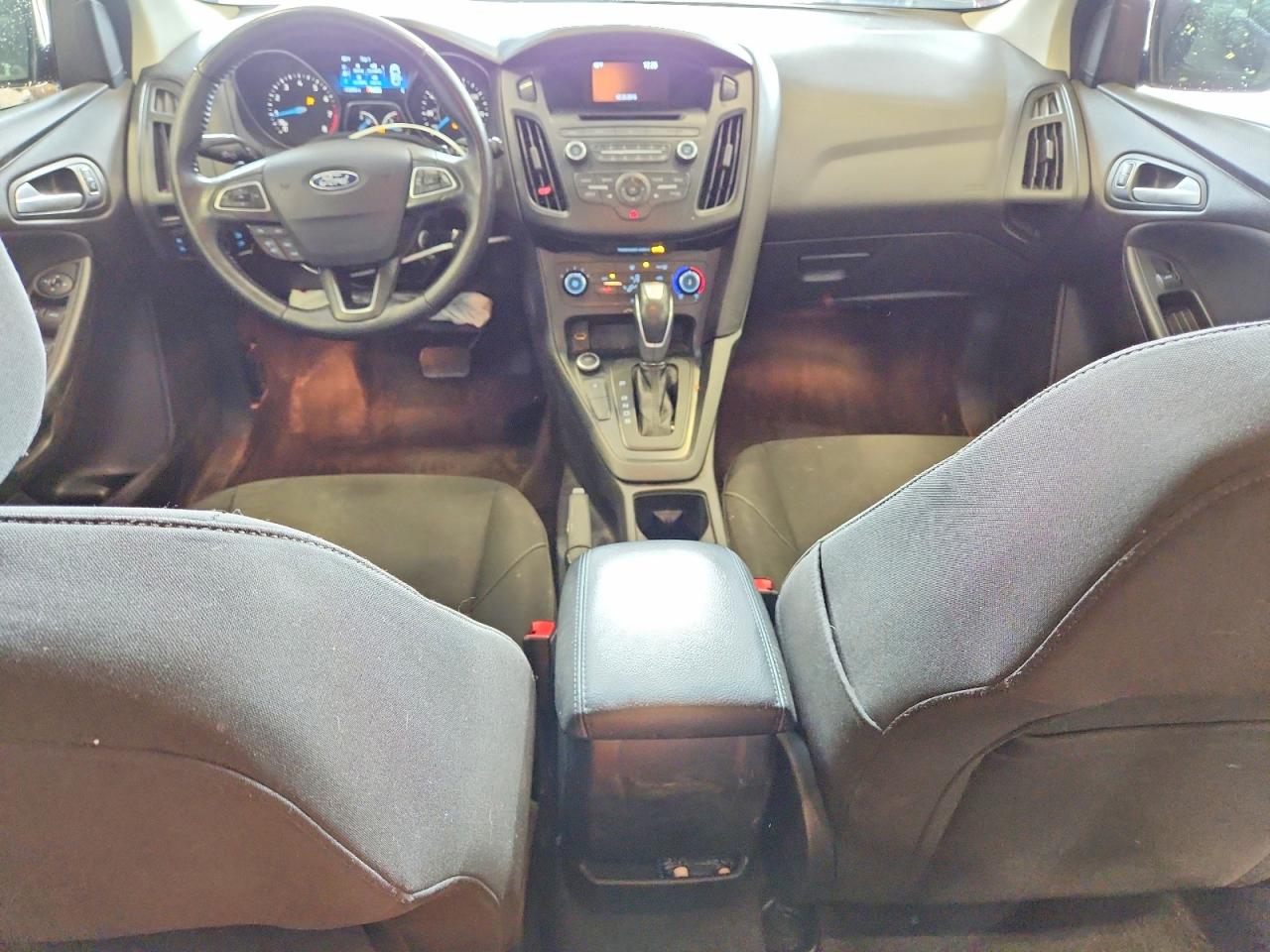 2015 FORD FOCUS SE photo 15