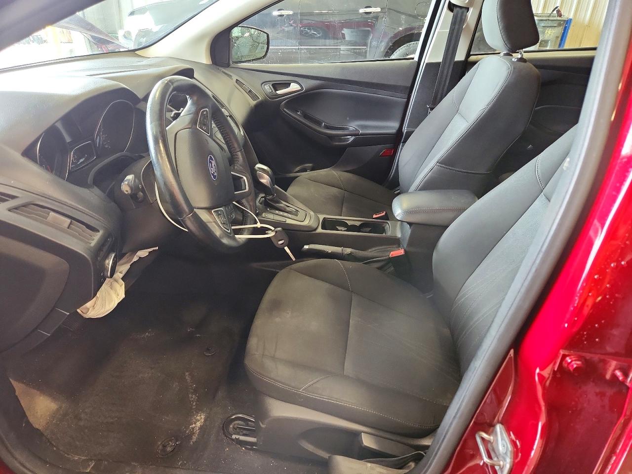 2015 FORD FOCUS SE photo 13