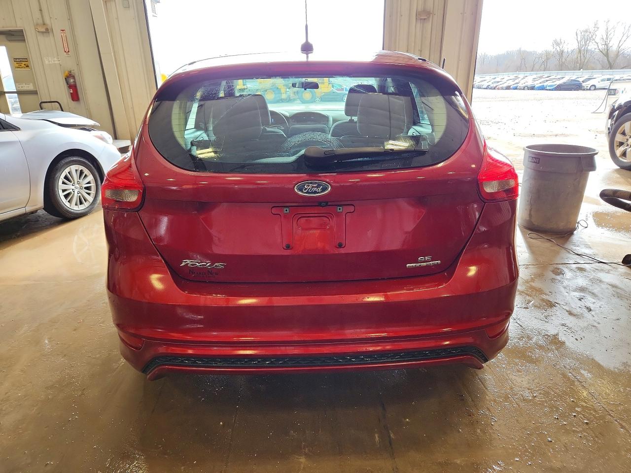 2015 FORD FOCUS SE photo 11