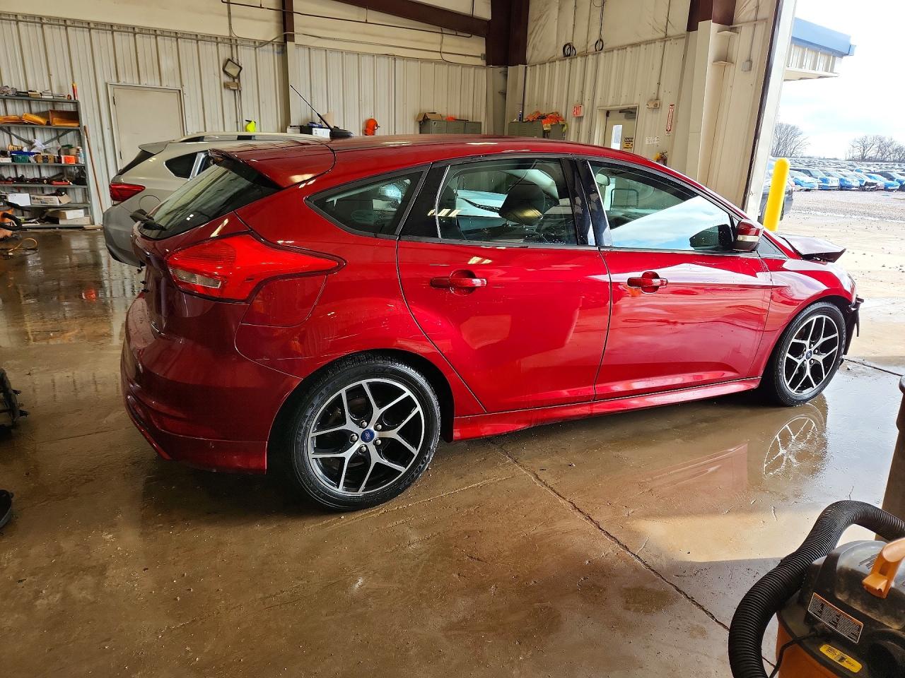 2015 FORD FOCUS SE photo 5