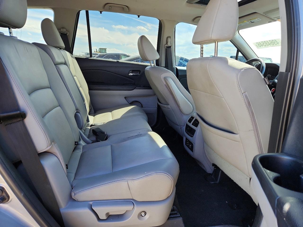 2016 HONDA PILOT TOURING photo 31