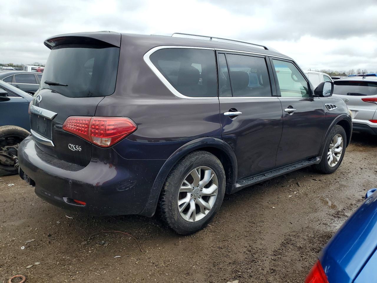 2012 INFINITI QX56 BASE photo 5