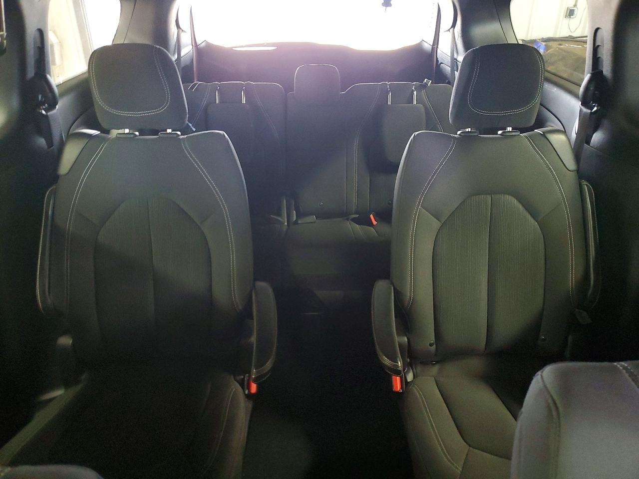 2019 CHRYSLER PACIFICA TOURING PLUS photo 19