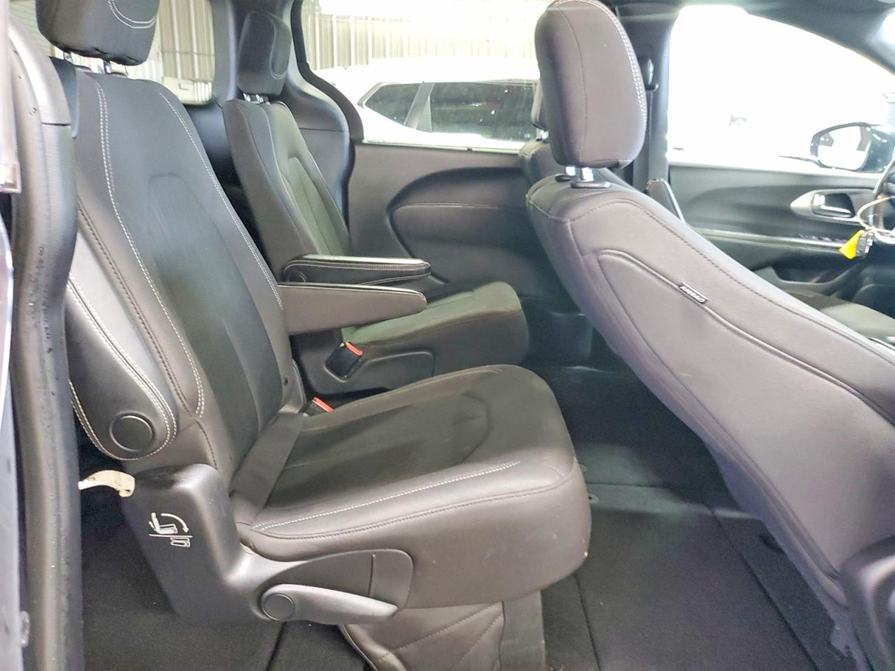 2019 CHRYSLER PACIFICA TOURING PLUS photo 21