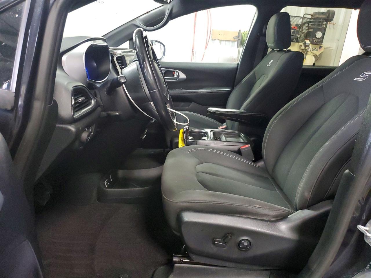 2019 CHRYSLER PACIFICA TOURING PLUS photo 13