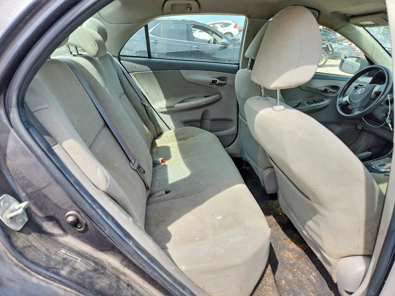 2010 TOYOTA COROLLA LE photo 19