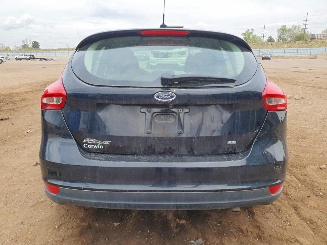 2018 FORD FOCUS SE photo 6