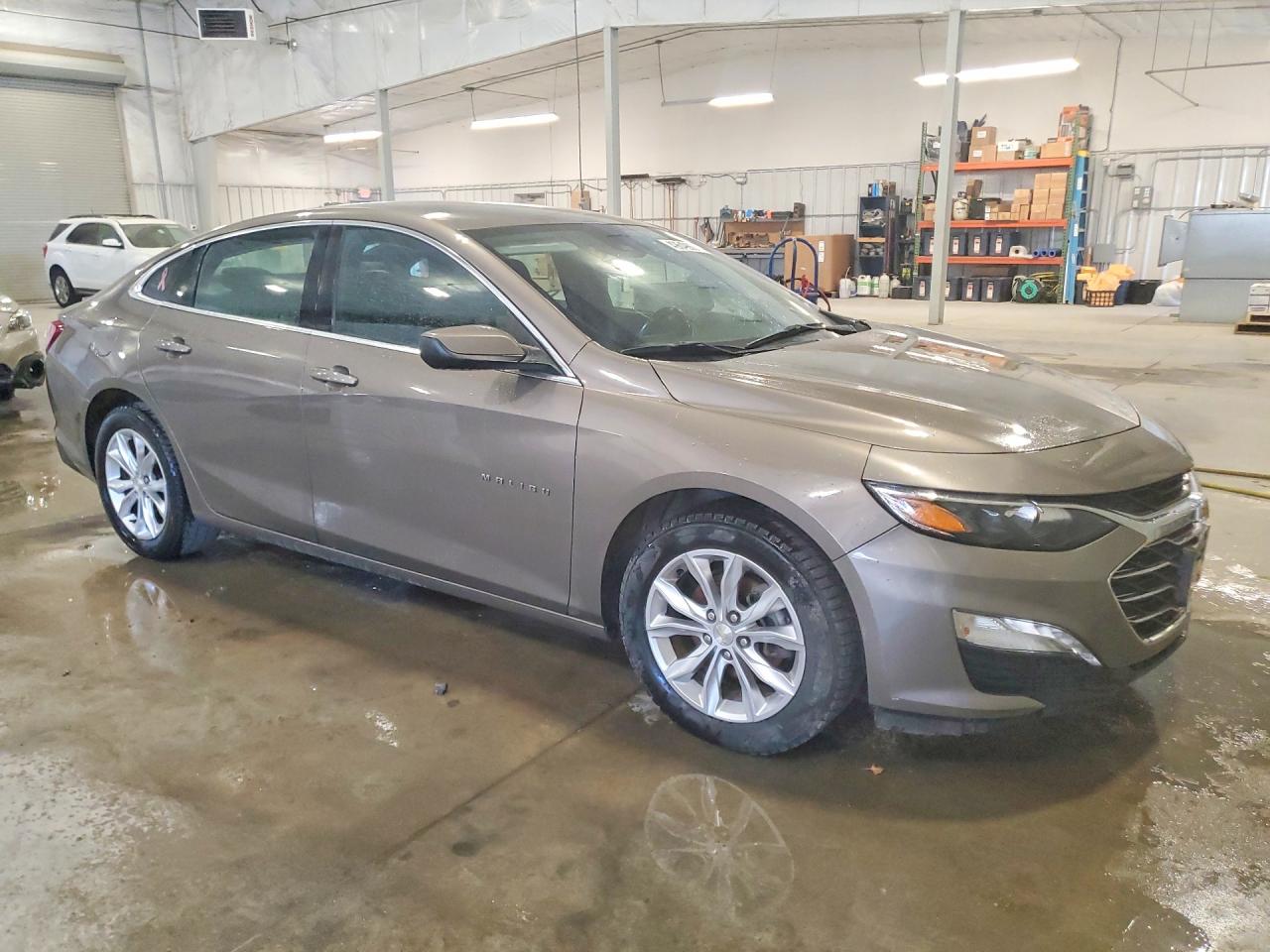 2020 CHEVROLET MALIBU LT photo 4