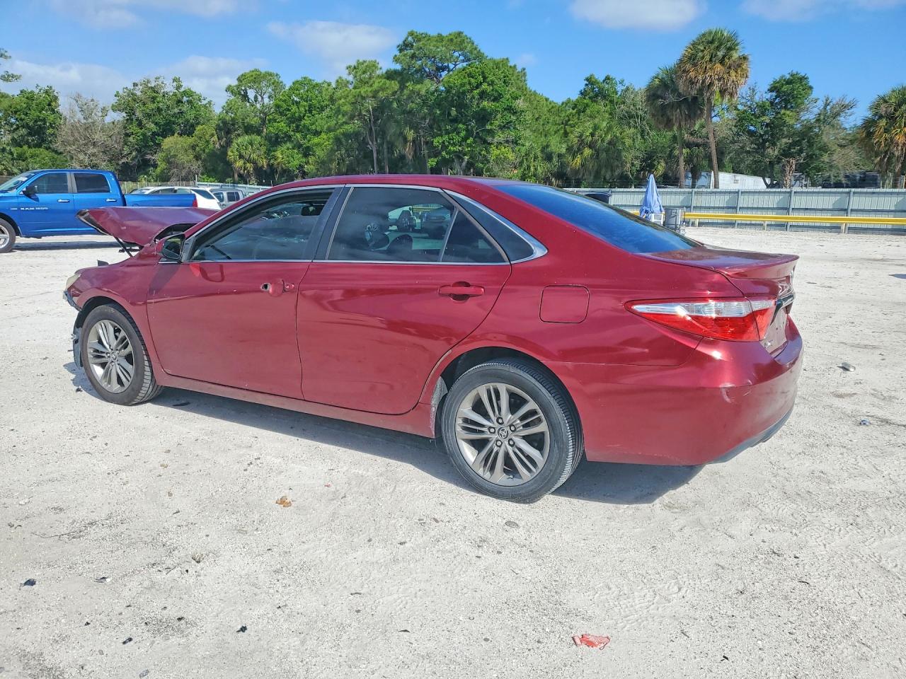 2016 TOYOTA CAMRY SE photo 4